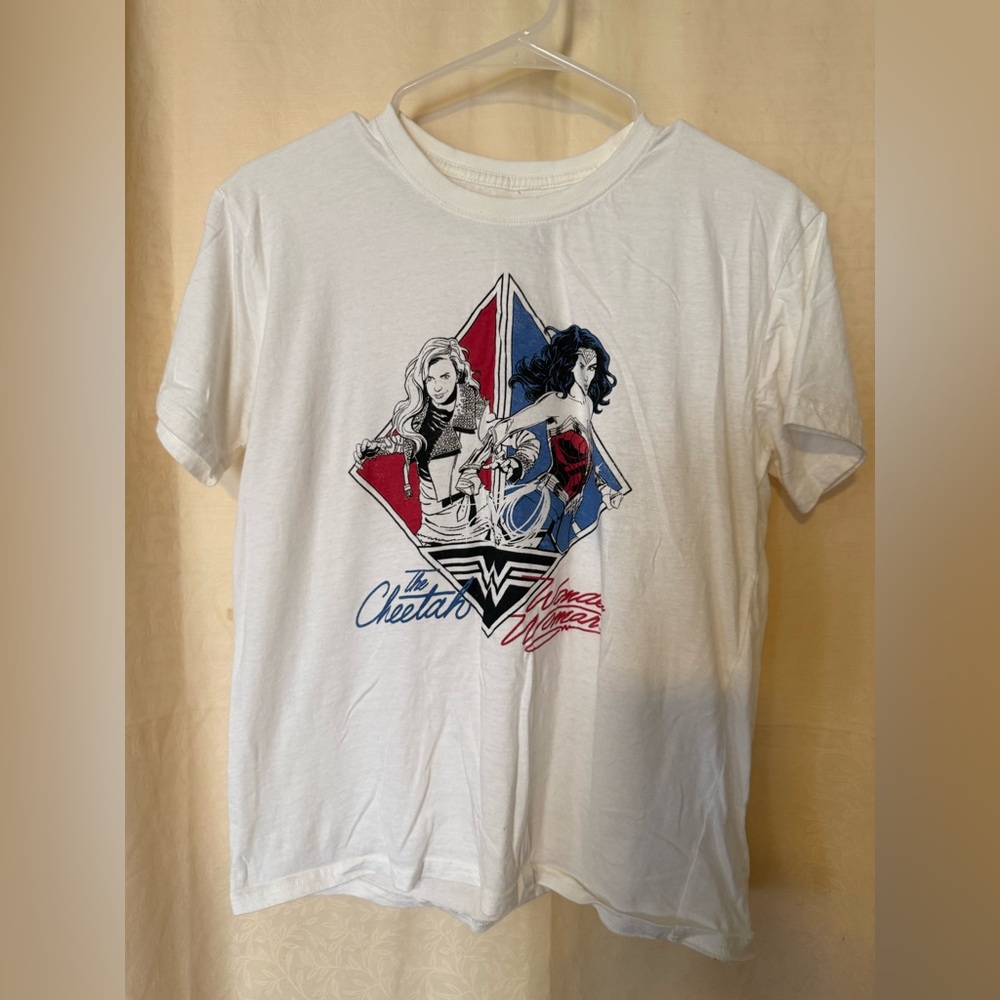 Wonder Woman vs Cheetah T-shirt, Women’s Medium White 1984 Retro Graphic T-shirt
